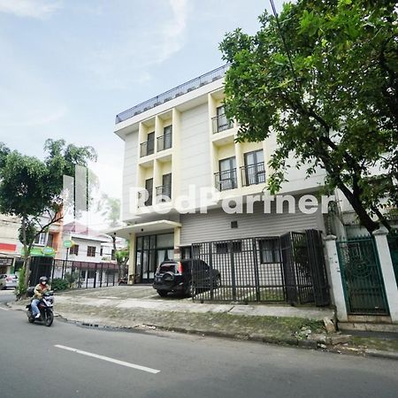 Отель Toba Mansion Syariah Near Benhil Redpartner Джакарта Экстерьер фото