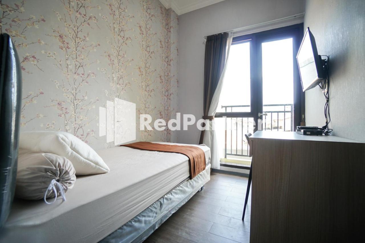 Отель Toba Mansion Syariah Near Benhil Redpartner Джакарта Экстерьер фото