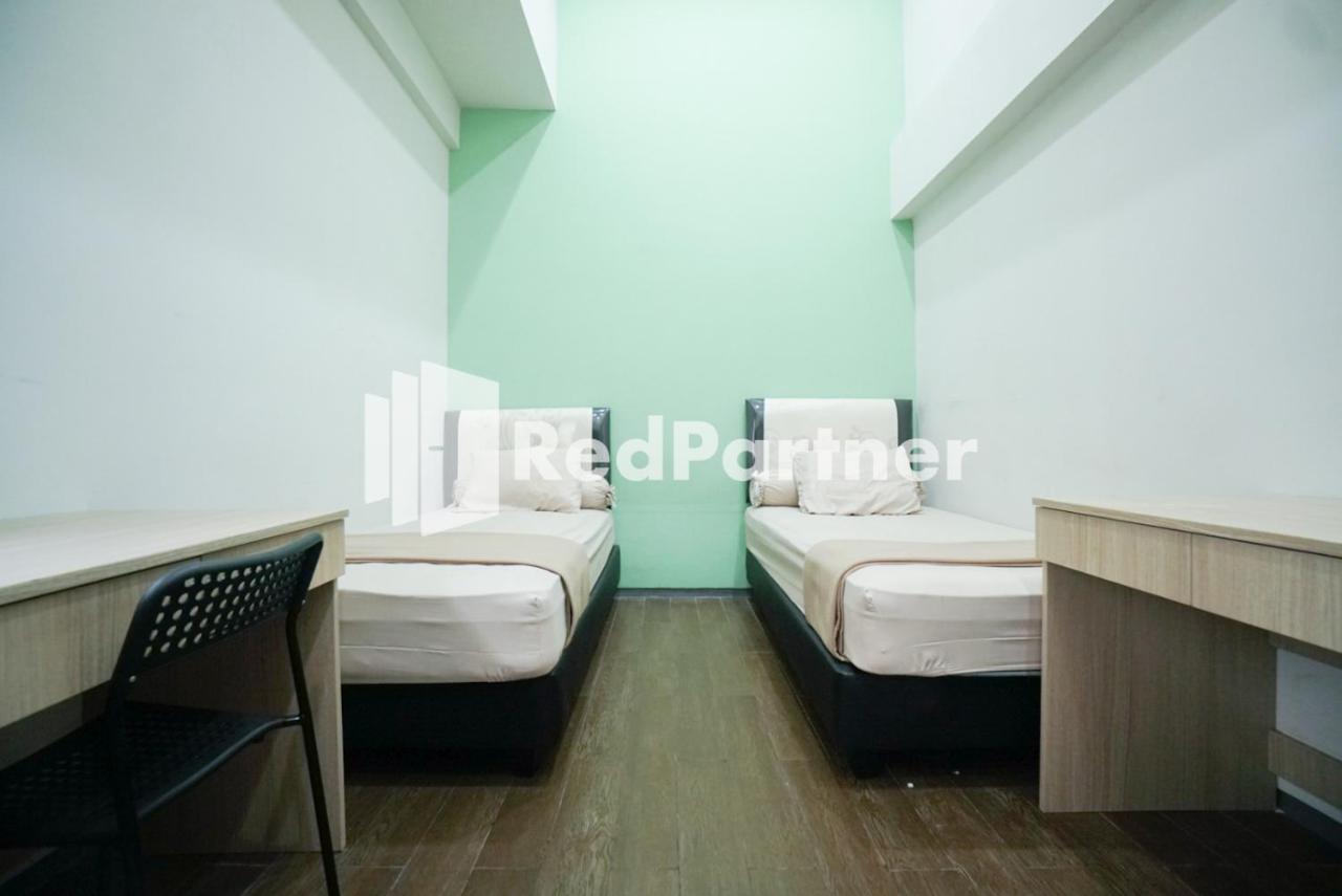 Отель Toba Mansion Syariah Near Benhil Redpartner Джакарта Экстерьер фото